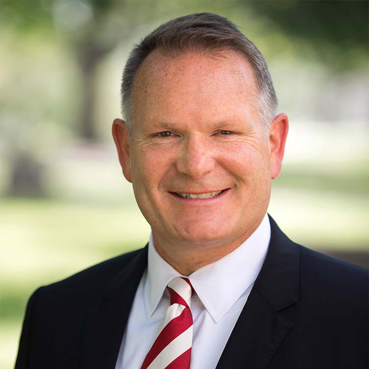 副教务长大卫·约翰逊。