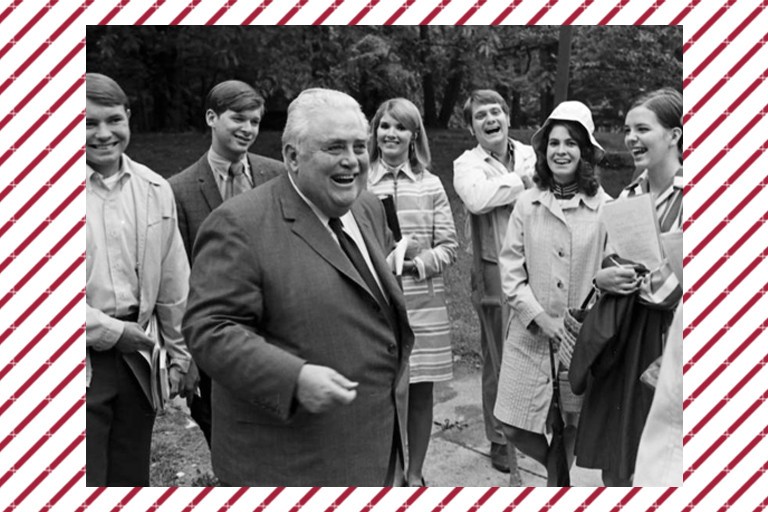 赫尔曼·B井与学生的形象。黑色和白色。